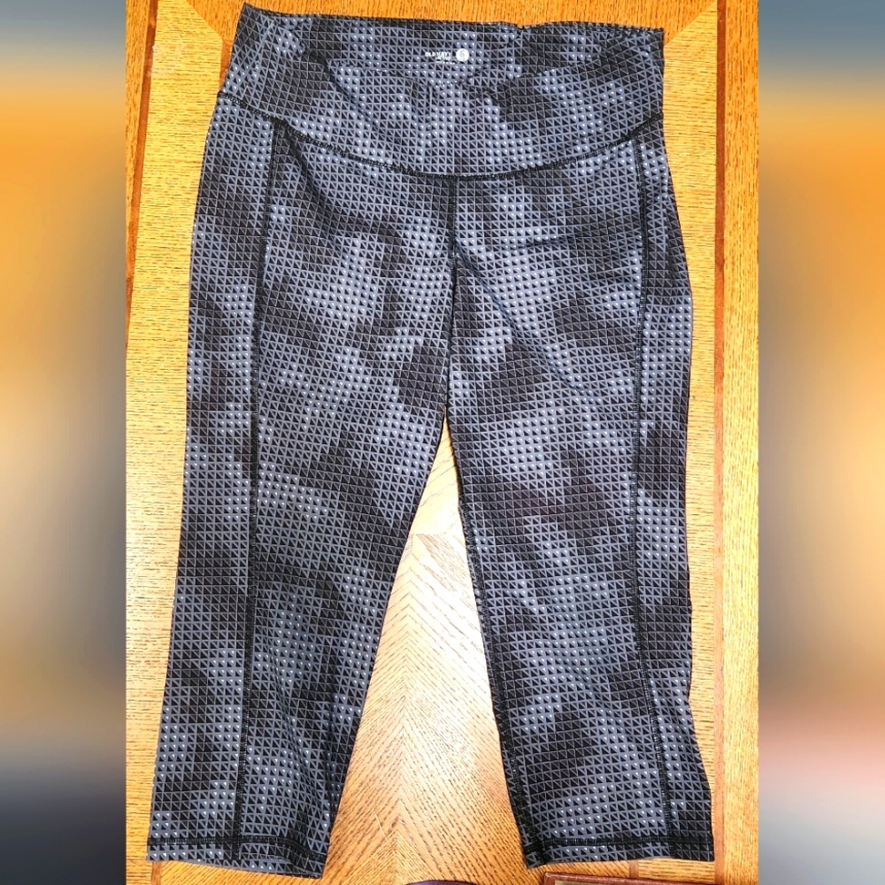 Old Navy Active 3/4 Length Leggings